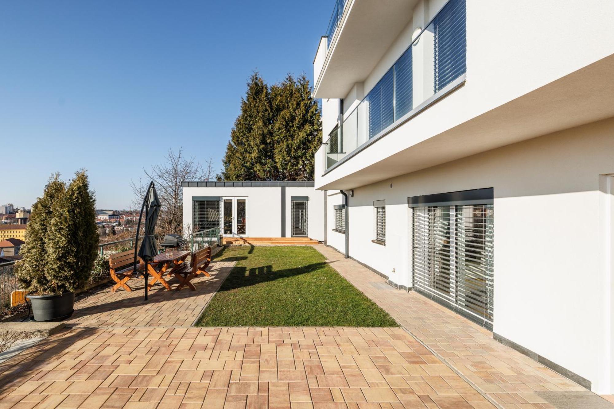 Airport Luxury Apartment & Spa Praga Exterior foto