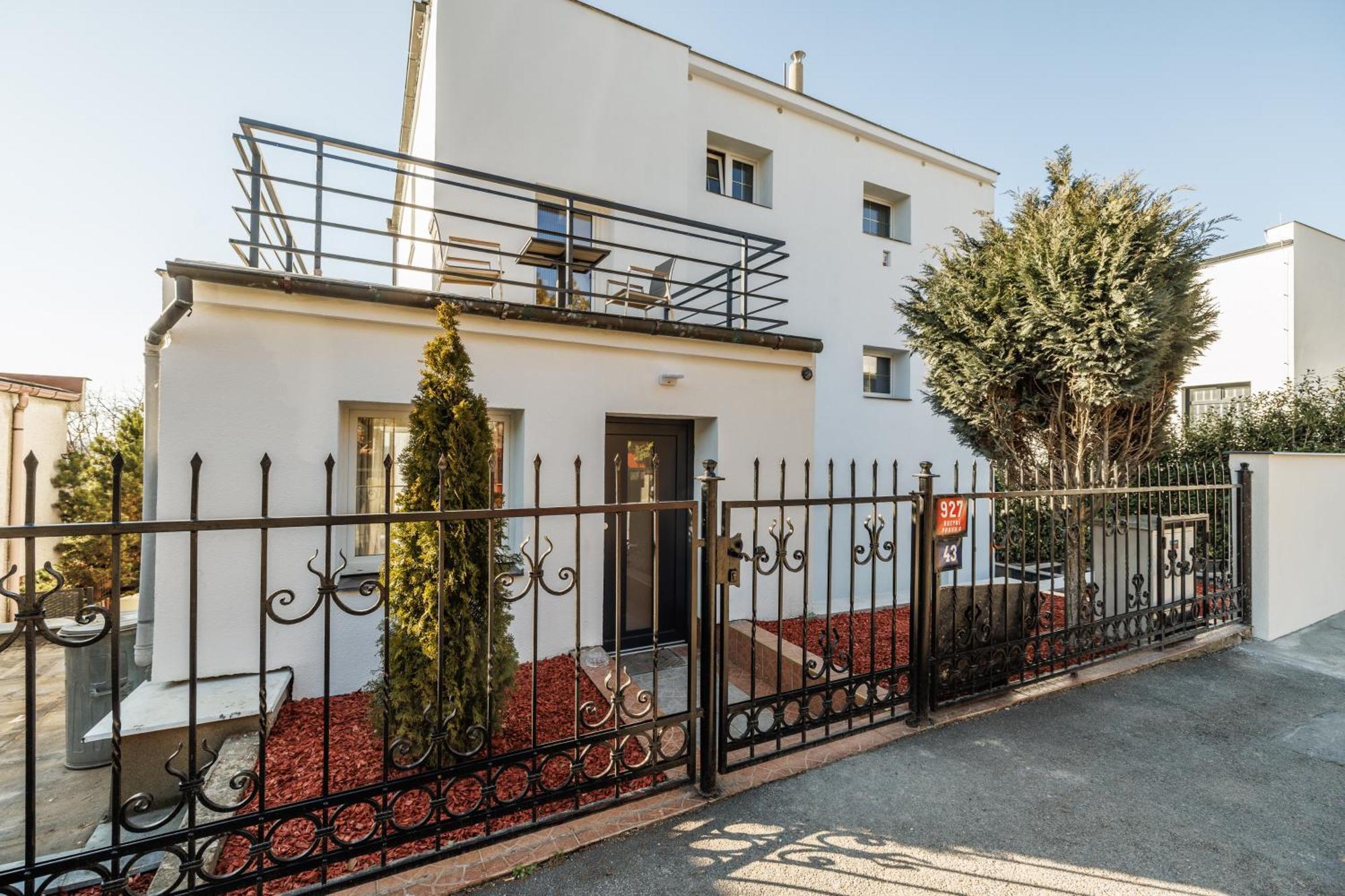 Airport Luxury Apartment & Spa Praga Exterior foto