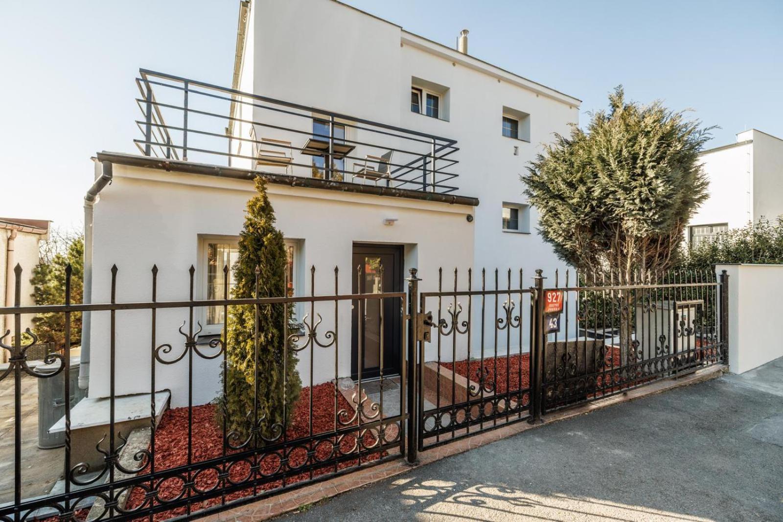 Airport Luxury Apartment & Spa Praga Quarto foto