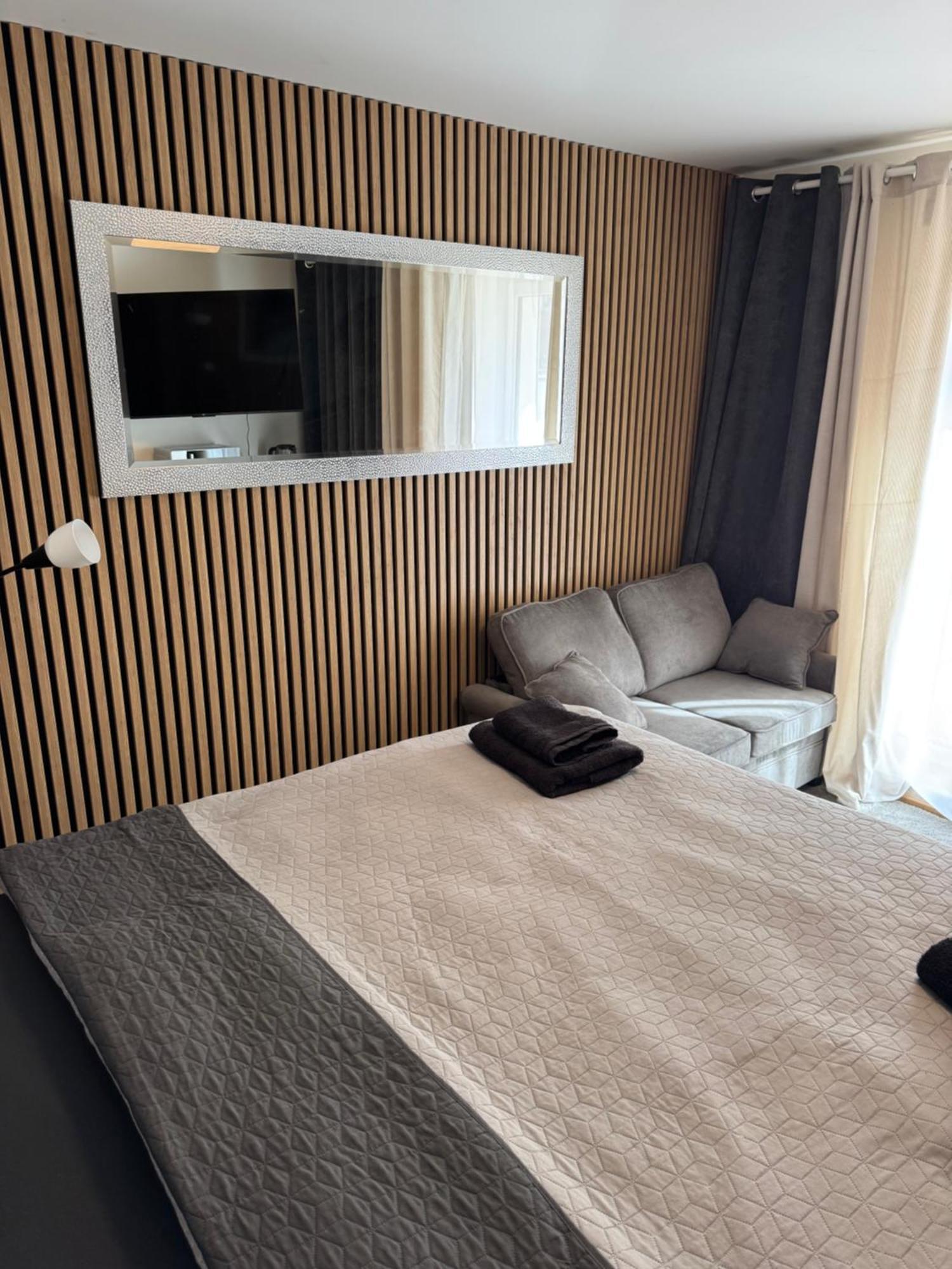 Airport Luxury Apartment & Spa Praga Quarto foto