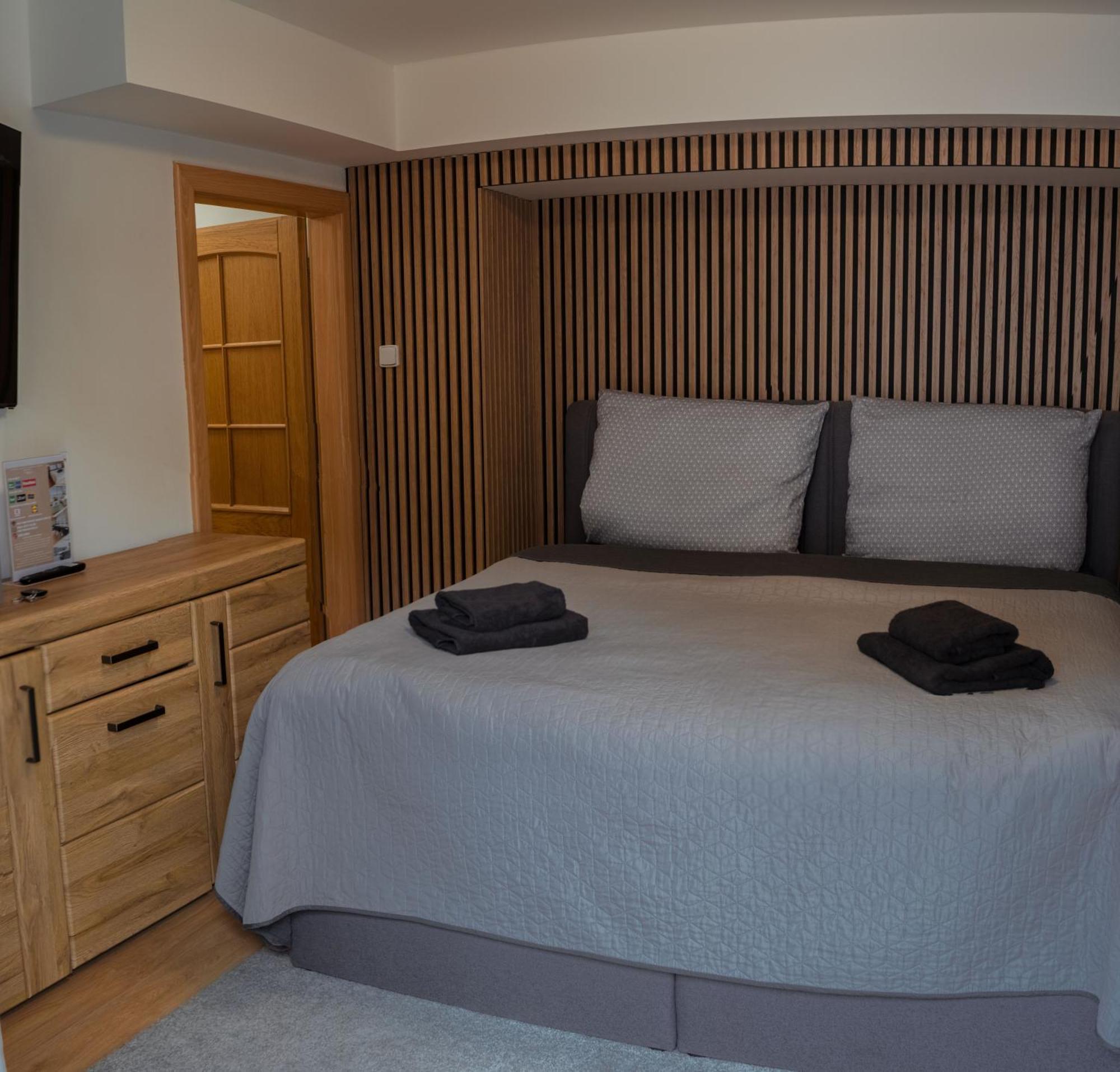 Airport Luxury Apartment & Spa Praga Quarto foto