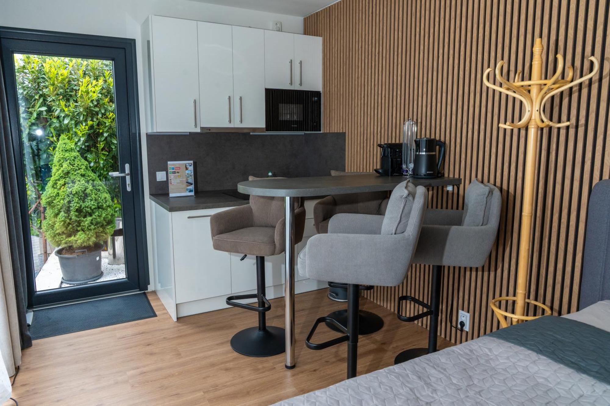 Airport Luxury Apartment & Spa Praga Quarto foto